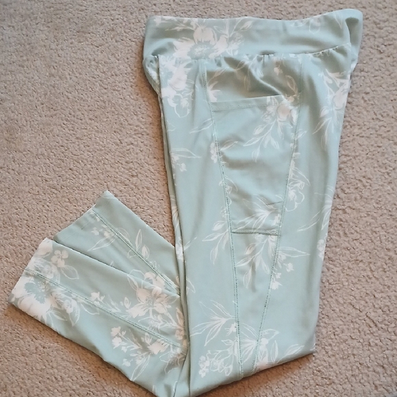 Floral Kids Runways Leggings - Picture 4 of 5